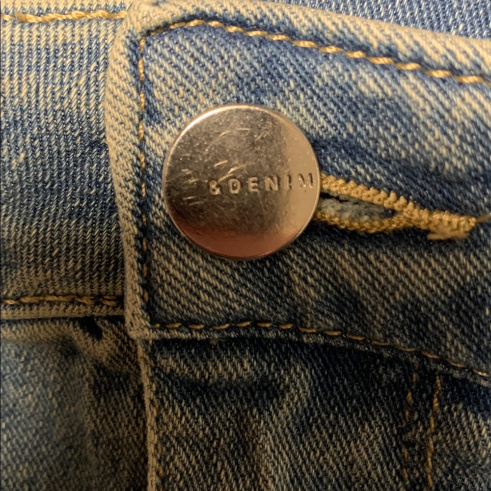 H&M Denim Skirt with Frayed Hem - Picture 4 of 6